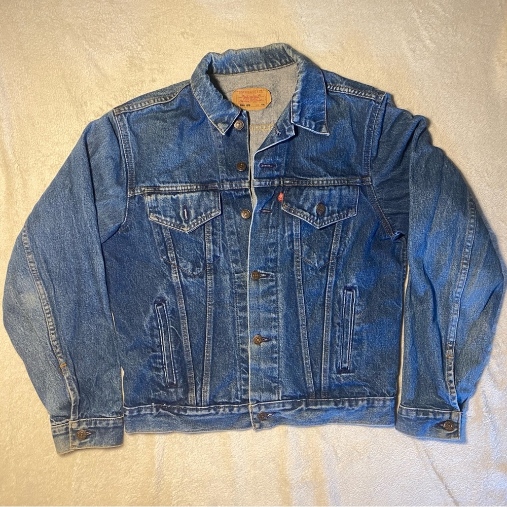 Vintage Levi's 44L Classic Blue Denim Trucker Jacket
